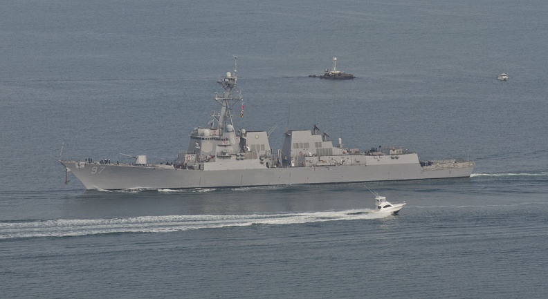 316-7186 USS Halsey _DDG-97_ Off Point Cabrillo.jpg